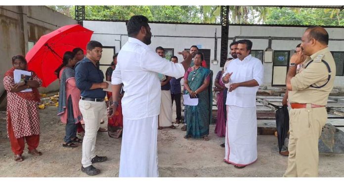 കെ എസ് ആർ റ്റി സി ഡിപ്പോയുടെ വഴിയടച്ചുള്ള നിർമ്മാണം നിർത്തിവെച്ചു കെ എസ് ആർ റ്റി സി ഡിപ്പോയുടെ വഴിയടച്ചുള്ള നിർമ്മാണം നിർത്തിവെച്ചു