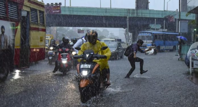 തീവ്രന്യൂനമർദ്ദം ; 4 സംസ്ഥാനങ്ങൾക്ക് റെഡ് അലർട്ട് , കേരളത്തിലും മഴ തീവ്രന്യൂനമർദ്ദം ; 4 സംസ്ഥാനങ്ങൾക്ക് റെഡ് അലർട്ട് , കേരളത്തിലും മഴ