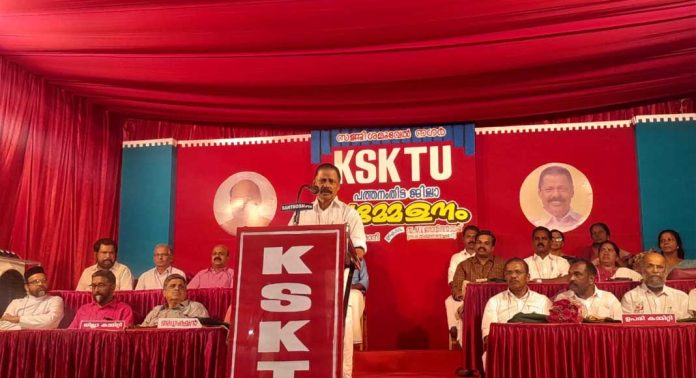 ചാതൂർവണ്യ വ്യവസ്ഥിതി നടപ്പാക്കുവാൻ ബിജെപിക്കും ആർഎസ്എസിനും എസ്എൻഡിപി കൂട്ട് നിൽക്കുന്നു : എം വി ഗോവിന്ദൻ ചാതൂർവണ്യ വ്യവസ്ഥിതി നടപ്പാക്കുവാൻ ബിജെപിക്കും ആർഎസ്എസിനും എസ്എൻഡിപി കൂട്ട് നിൽക്കുന്നു : എം വി ഗോവിന്ദൻ