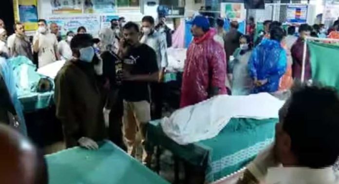 വയനാട്ടിലെ ഉരുൾപൊട്ടലിൽ മരിച്ച 51 മൃതദേഹങ്ങളുടെ പോസ്റ്റ്മോര്ട്ടം നടപടികള് പൂര്ത്തീകരിച്ചു വയനാട്ടിലെ ഉരുൾപൊട്ടലിൽ മരിച്ച 51 മൃതദേഹങ്ങളുടെ പോസ്റ്റ്മോര്ട്ടം നടപടികള് പൂര്ത്തീകരിച്ചു