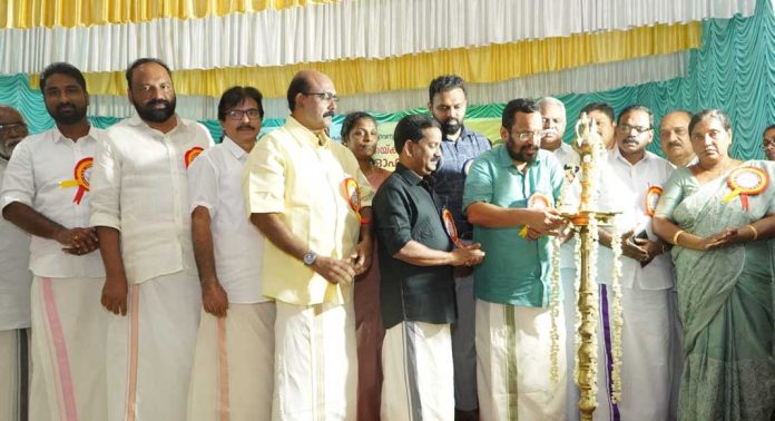 അർഹതയുള്ള മുഴുവൻ പേർക്കും സ്വന്തമായി ഭൂമി ലഭ്യമാക്കാൻ പ്രത്യേക ശ്രദ്ധയാണ് സർക്കാർ നൽകുന്നത് ; മന്ത്രി കെ.രാജന് അർഹതയുള്ള മുഴുവൻ പേർക്കും സ്വന്തമായി ഭൂമി ലഭ്യമാക്കാൻ പ്രത്യേക ശ്രദ്ധയാണ് സർക്കാർ നൽകുന്നത് ; മന്ത്രി കെ.രാജന്