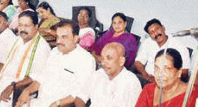 സംസ്ഥാന സർക്കാരിനെതിരെ സംസ്ഥാന നേതൃത്വം പ്രഖ്യാപിച്ചിട്ടുള്ള മൂന്ന് സമരങ്ങളും വിജയിപ്പിക്കാൻ ഐ.എൻ.ടി.യു.സി സംസ്ഥാന സർക്കാരിനെതിരെ സംസ്ഥാന നേതൃത്വം പ്രഖ്യാപിച്ചിട്ടുള്ള മൂന്ന് സമരങ്ങളും വിജയിപ്പിക്കാൻ ഐ.എൻ.ടി.യു.സി