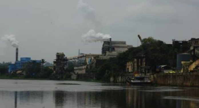 ആമയിഴഞ്ചാൻ ദുരന്തം ; മാലിന്യത്തോടുകളിൽ മുങ്ങി ആലപ്പുഴയും എറണാകുളവും ആമയിഴഞ്ചാൻ ദുരന്തം ; മാലിന്യത്തോടുകളിൽ മുങ്ങി ആലപ്പുഴയും എറണാകുളവും