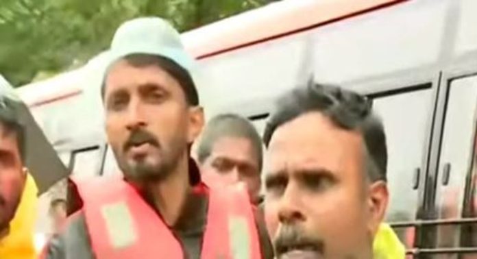 ഭക്ഷണവുമായെത്തുന്ന സന്നദ്ധപ്രവർത്തക വാഹനങ്ങൾ കടത്തിവിടുന്നില്ല ; ചൂരൽമലയിൽ വ്യാപക പ്രതിഷേധം ഭക്ഷണവുമായെത്തുന്ന സന്നദ്ധപ്രവർത്തക വാഹനങ്ങൾ കടത്തിവിടുന്നില്ല ; ചൂരൽമലയിൽ വ്യാപക പ്രതിഷേധം