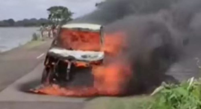 കാറിന് തീപിടിച്ച് രണ്ടുപേർ വെന്തു മരിച്ച സംഭവം ; മരിച്ചത് ദമ്പതികൾ, ആത്മഹത്യയെന്ന് നിഗമനം കാറിന് തീപിടിച്ച് രണ്ടുപേർ വെന്തു മരിച്ച സംഭവം ; മരിച്ചത് ദമ്പതികൾ, ആത്മഹത്യയെന്ന് നിഗമനം