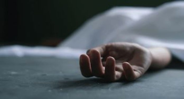 പങ്കാളിക്ക് നേരെ വെടിയുതിർത്ത ശേഷം യുവാവ് ജീവനൊടുക്കി ; സംഭവം കൊൽക്കത്തയിൽ പങ്കാളിക്ക് നേരെ വെടിയുതിർത്ത ശേഷം യുവാവ് ജീവനൊടുക്കി ; സംഭവം കൊൽക്കത്തയിൽ
