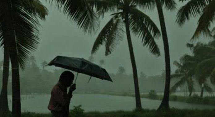 സംസ്ഥാനത്ത് ഇന്നും മഴയ്ക്ക് സാധ്യത ; അഞ്ച് ജില്ലകൾക്ക് ജാഗ്രതാ നിർദേശം സംസ്ഥാനത്ത് ഇന്നും മഴയ്ക്ക് സാധ്യത ; അഞ്ച് ജില്ലകൾക്ക് ജാഗ്രതാ നിർദേശം