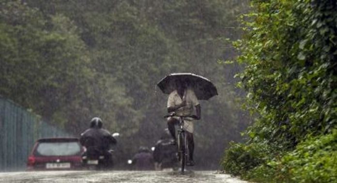 സംസ്ഥാനത്ത് ഇന്ന് ശക്തമായ മഴയ്ക്ക് സാധ്യത ; മുന്നറിയിപ്പ് നൽകി അധികൃതർ സംസ്ഥാനത്ത് ഇന്ന് ശക്തമായ മഴയ്ക്ക് സാധ്യത ; മുന്നറിയിപ്പ് നൽകി അധികൃതർ