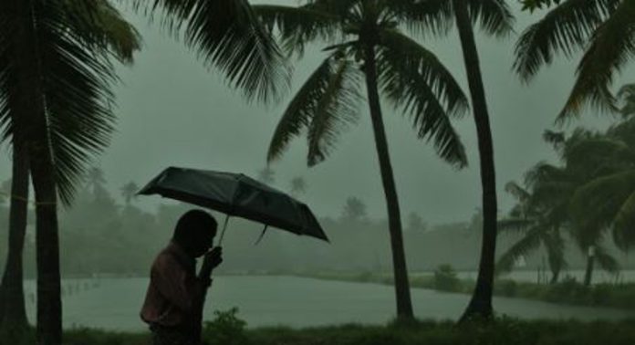 സംസ്ഥാനത്ത് ശക്തമായ മഴ തുടരും ; മുന്നറിയിപ്പ് നൽകി കേന്ദ്ര കാലാവസ്ഥാ വകുപ്പ് സംസ്ഥാനത്ത് ശക്തമായ മഴ തുടരും ; മുന്നറിയിപ്പ് നൽകി കേന്ദ്ര കാലാവസ്ഥാ വകുപ്പ്