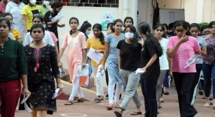 നീറ്റ് ചോദ്യപേപ്പര് ചോർച്ച ; സംഘം ലക്ഷ്യമിട്ടത് 120 പരീക്ഷാർഥികളെ, കൂടുതൽ വിവരങ്ങൾ പുറത്ത് നീറ്റ് ചോദ്യപേപ്പര് ചോർച്ച ; സംഘം ലക്ഷ്യമിട്ടത് 120 പരീക്ഷാർഥികളെ, കൂടുതൽ വിവരങ്ങൾ പുറത്ത്