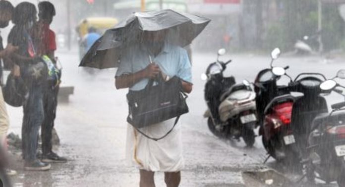 സംസ്ഥാനത്ത് വീണ്ടും കനത്ത മഴയ്ക്ക് സാധ്യത ; ഏഴുജില്ലകളിൽ യെല്ലോ അലർട്ട് സംസ്ഥാനത്ത് വീണ്ടും കനത്ത മഴയ്ക്ക് സാധ്യത ; ഏഴുജില്ലകളിൽ യെല്ലോ അലർട്ട്