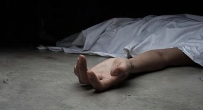 മഴവെള്ളത്തിൽ നിന്നും വൈദ്യുതാഘാതമേറ്റ് യുവതി മരിച്ചു മഴവെള്ളത്തിൽ നിന്നും വൈദ്യുതാഘാതമേറ്റ് യുവതി മരിച്ചു