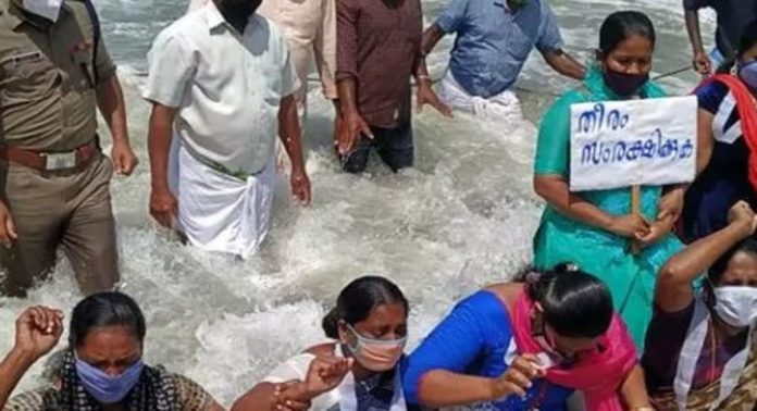 ചെല്ലാനത്ത് കടൽക്ഷോഭം അതിരൂക്ഷം ; സമരം വീണ്ടും ശക്തമാകുന്നു ചെല്ലാനത്ത് കടൽക്ഷോഭം അതിരൂക്ഷം ; സമരം വീണ്ടും ശക്തമാകുന്നു