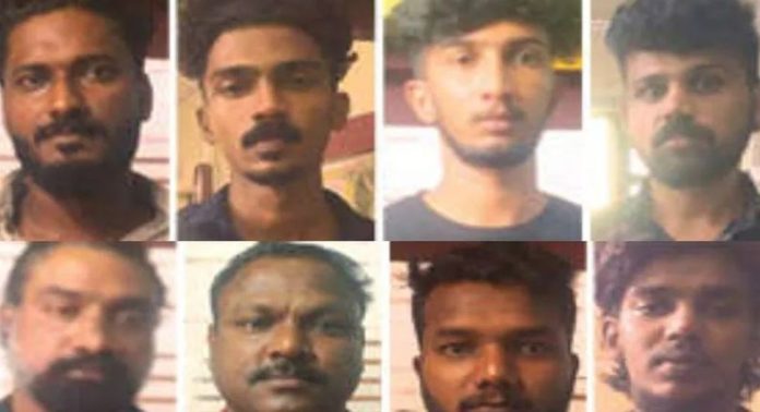ക്ഷണക്കത്തടിച്ച് ഗുണ്ടാത്തലവന്റെ പിറന്നാളാഘോഷം ; പങ്കെടുക്കാനെത്തിയ എട്ട് ഗുണ്ടകള് അറസ്റ്റിൽ ക്ഷണക്കത്തടിച്ച് ഗുണ്ടാത്തലവന്റെ പിറന്നാളാഘോഷം ; പങ്കെടുക്കാനെത്തിയ എട്ട് ഗുണ്ടകള് അറസ്റ്റിൽ