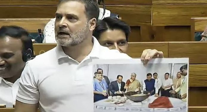ഹല്വ തയ്യാറാക്കല് ചടങ്ങ് ; സഭയിൽ ചിത്രം ഉയര്ത്തി വിമര്ശിച്ച് രാഹുല് ഗാന്ധി ഹല്വ തയ്യാറാക്കല് ചടങ്ങ് ; സഭയിൽ ചിത്രം ഉയര്ത്തി വിമര്ശിച്ച് രാഹുല് ഗാന്ധി