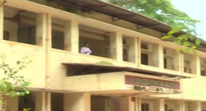 കോഴിക്കോട് പോളിടെക്നിക്കുകളിലും സീറ്റില്ല ; വിദ്യാർത്ഥികൾ പ്രതിസന്ധിയിൽ കോഴിക്കോട് പോളിടെക്നിക്കുകളിലും സീറ്റില്ല ; വിദ്യാർത്ഥികൾ പ്രതിസന്ധിയിൽ