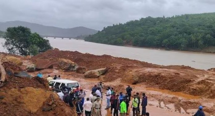 മലയാളി രക്ഷാപ്രവർത്തകർ മാറിനിൽക്കണം ; കർശന നിർദ്ദേശവുമായി എസ് പി, പിന്മാറില്ലെന്ന് ദൗത്യത്തിലുള്ളവര് മലയാളി രക്ഷാപ്രവർത്തകർ മാറിനിൽക്കണം ; കർശന നിർദ്ദേശവുമായി എസ് പി, പിന്മാറില്ലെന്ന് ദൗത്യത്തിലുള്ളവര്