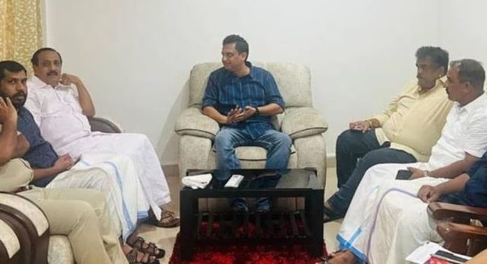 തിരച്ചില് നിര്ത്തില്ല, തുടരും ; പുതിയ സംവിധാനങ്ങള് എത്തിക്കാന് ശ്രമം തിരച്ചില് നിര്ത്തില്ല, തുടരും ; പുതിയ സംവിധാനങ്ങള് എത്തിക്കാന് ശ്രമം