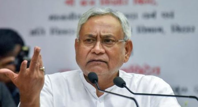 നിനക്ക് ഒന്നുമറിയില്ല കാരണം നീയൊരു പെണ്ണാണ് ; വനിതാ എം.എൽ.എയെ അധിക്ഷേപിച്ച് നിതീഷ് കുമാർ നിനക്ക് ഒന്നുമറിയില്ല കാരണം നീയൊരു പെണ്ണാണ് ; വനിതാ എം.എൽ.എയെ അധിക്ഷേപിച്ച് നിതീഷ് കുമാർ