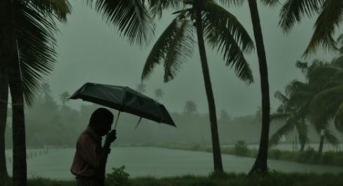 വടക്കന് കേരളത്തില് വെള്ളിയാഴ്ച വരെ മഴ ശക്തമാകുമെന്ന് റിപ്പോർട്ടുകൾ വടക്കന് കേരളത്തില് വെള്ളിയാഴ്ച വരെ മഴ ശക്തമാകുമെന്ന് റിപ്പോർട്ടുകൾ