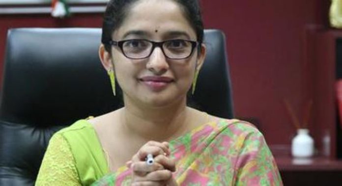 വിഴിഞ്ഞം തുറമുഖത്ത് എത്തുക പതിനായിരം കോടി രൂപയുടെ നിക്ഷേപം, ഓണത്തിന് പൂര്ണ സജ്ജമാവും ; ദിവ്യ എസ്. അയ്യര് വിഴിഞ്ഞം തുറമുഖത്ത് എത്തുക പതിനായിരം കോടി രൂപയുടെ നിക്ഷേപം, ഓണത്തിന് പൂര്ണ സജ്ജമാവും ; ദിവ്യ എസ്. അയ്യര്