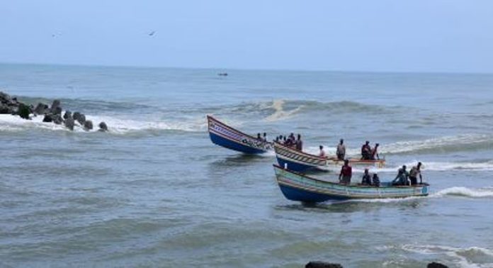 മുതലപ്പൊഴിയിൽ വീണ്ടും വള്ളം മറിഞ്ഞ് അപകടം ; രക്ഷാപ്രവർത്തനം പുരോഗമിക്കുന്നു മുതലപ്പൊഴിയിൽ വീണ്ടും വള്ളം മറിഞ്ഞ് അപകടം ; രക്ഷാപ്രവർത്തനം പുരോഗമിക്കുന്നു