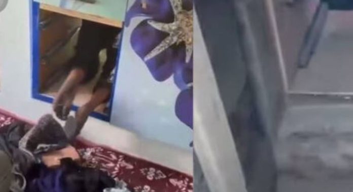 കുൽഗാമിൽ നടന്ന ഏറ്റുമുട്ടലിൽ കൊല്ലപ്പെട്ട ഭീകരർ ഒളിച്ചിരുന്നത് വീട്ടിനുള്ളിലെ അലമാരയിൽ ; കണ്ടെത്തലുമായി സുരക്ഷാ ഉദ്യോഗസ്ഥർ കുൽഗാമിൽ നടന്ന ഏറ്റുമുട്ടലിൽ കൊല്ലപ്പെട്ട ഭീകരർ ഒളിച്ചിരുന്നത് വീട്ടിനുള്ളിലെ അലമാരയിൽ ; കണ്ടെത്തലുമായി സുരക്ഷാ ഉദ്യോഗസ്ഥർ