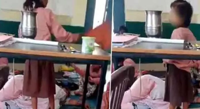 ഉത്തർപ്രദേശിൽ ക്ലാസിൽ കിടന്നുറങ്ങിയ അധ്യാപികയെ സസ്പെൻഡ് ചെയ്തു ഉത്തർപ്രദേശിൽ ക്ലാസിൽ കിടന്നുറങ്ങിയ അധ്യാപികയെ സസ്പെൻഡ് ചെയ്തു