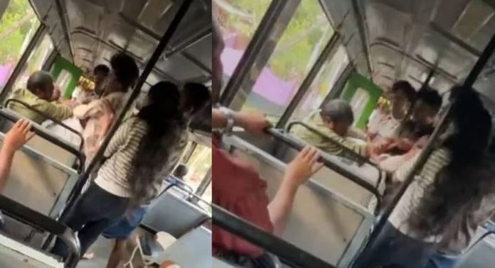 യൂണിഫോമും ഐഡി കാര്ഡുമില്ലാതെ എസ്ടി ടിക്കറ്റ് ; ചോദ്യംചെയ്ത ബസ് കണ്ടക്ടര്ക്ക് വിദ്യാര്ഥിനിയുടെ നേതൃത്വത്തില് ക്രൂരമര്ദനം, ദൃശ്യങ്ങൾ പുറത്ത് യൂണിഫോമും ഐഡി കാര്ഡുമില്ലാതെ എസ്ടി ടിക്കറ്റ് ; ചോദ്യംചെയ്ത ബസ് കണ്ടക്ടര്ക്ക് വിദ്യാര്ഥിനിയുടെ നേതൃത്വത്തില് ക്രൂരമര്ദനം, ദൃശ്യങ്ങൾ പുറത്ത്