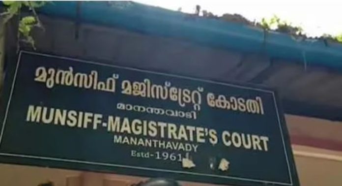 പിഞ്ചുകുഞ്ഞ് പൊള്ളലേറ്റ് മരിച്ച കേസ് ; പ്രതികൾക്ക് വേണ്ടി പബ്ലിക്ക് പ്രോസിക്യൂട്ടർ ഹാജരായതിൽ വിവാദം പിഞ്ചുകുഞ്ഞ് പൊള്ളലേറ്റ് മരിച്ച കേസ് ; പ്രതികൾക്ക് വേണ്ടി പബ്ലിക്ക് പ്രോസിക്യൂട്ടർ ഹാജരായതിൽ വിവാദം