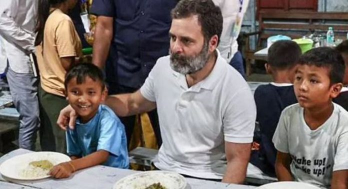 അസമില് പ്രളയബാധിതരെ സന്ദർശിച്ചു ; പ്രതിപക്ഷനേതാവായശേഷം ആദ്യമായി മണിപ്പുരിലെത്തി രാഹുൽ ഗാന്ധി അസമില് പ്രളയബാധിതരെ സന്ദർശിച്ചു ; പ്രതിപക്ഷനേതാവായശേഷം ആദ്യമായി മണിപ്പുരിലെത്തി രാഹുൽ ഗാന്ധി