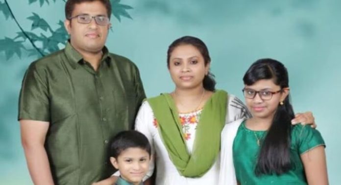 കുവൈറ്റിലെ ഫ്ലാറ്റിലുണ്ടായ തീപിടുത്തത്തിൽ മരിച്ച മലയാളി കുടുംബത്തിന്റെ മൃതദേഹങ്ങൾ നാട്ടിലെത്തിച്ചു കുവൈറ്റിലെ ഫ്ലാറ്റിലുണ്ടായ തീപിടുത്തത്തിൽ മരിച്ച മലയാളി കുടുംബത്തിന്റെ മൃതദേഹങ്ങൾ നാട്ടിലെത്തിച്ചു