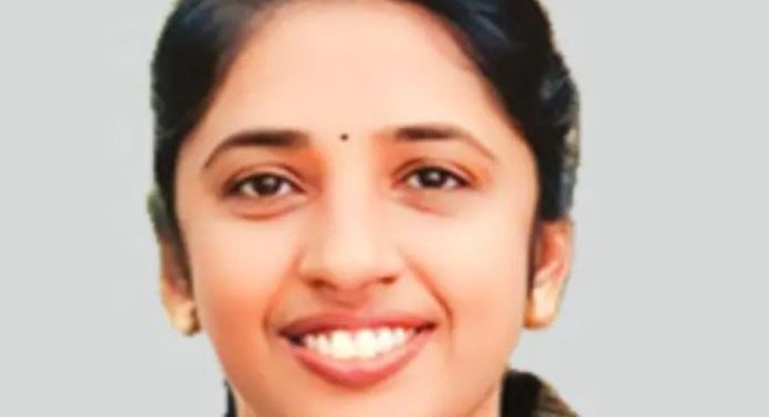 കായികാധ്യാപിക ഡ്യൂട്ടിക്കിടെ സ്കൂളില് കുഴഞ്ഞുവീണ് മരിച്ചു കായികാധ്യാപിക ഡ്യൂട്ടിക്കിടെ സ്കൂളില് കുഴഞ്ഞുവീണ് മരിച്ചു