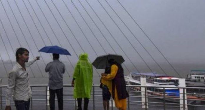 കാലവർഷം ശക്തിയായി പെയ്തിട്ടും കാര്യമില്ല ; സംസ്ഥാനത്ത് 12 ശതമാനം മഴക്കുറവ്, കണക്കുകൾ പുറത്ത് കാലവർഷം ശക്തിയായി പെയ്തിട്ടും കാര്യമില്ല ; സംസ്ഥാനത്ത് 12 ശതമാനം മഴക്കുറവ്, കണക്കുകൾ പുറത്ത്