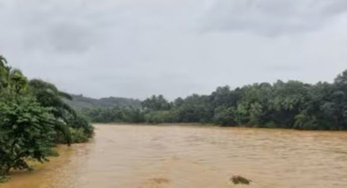 സംസ്ഥാനത്തെ നദികളിൽ ജലനിരപ്പ് ഉയരുന്നു ; ആശങ്ക, ജാഗ്രത നിർദ്ദേശം നൽകി അധികൃതർ സംസ്ഥാനത്തെ നദികളിൽ ജലനിരപ്പ് ഉയരുന്നു ; ആശങ്ക, ജാഗ്രത നിർദ്ദേശം നൽകി അധികൃതർ