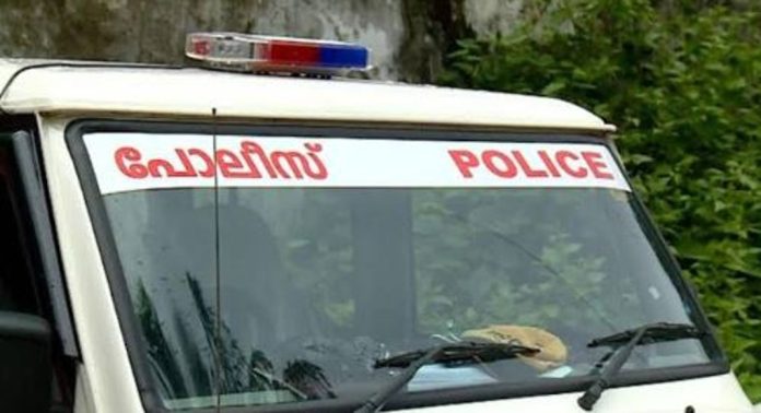 പോലീസിന്റെ പെരുമാറ്റത്തെക്കുറിച്ച് പരാതിയുണ്ടോ? ; ഇനിമുതൽ അറിയിക്കാം ക്യു.ആർ. കോഡ് വഴി പോലീസിന്റെ പെരുമാറ്റത്തെക്കുറിച്ച് പരാതിയുണ്ടോ? ; ഇനിമുതൽ അറിയിക്കാം ക്യു.ആർ. കോഡ് വഴി