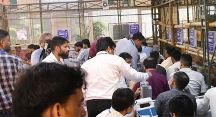 ഏഴ് സംസ്ഥാനങ്ങളിലെ ഉപതെരഞ്ഞെടുപ്പ് വോട്ടെണ്ണല് ; ഇന്ത്യാ സഖ്യം മുന്നിൽ ഏഴ് സംസ്ഥാനങ്ങളിലെ ഉപതെരഞ്ഞെടുപ്പ് വോട്ടെണ്ണല് ; ഇന്ത്യാ സഖ്യം മുന്നിൽ