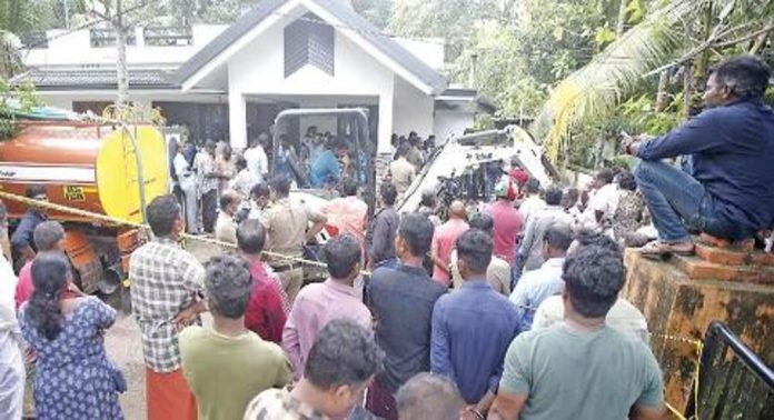 മാന്നാർ കൊലപാതകം ; സെപ്റ്റിക് ടാങ്കില് നിരന്തരം തെളിവ് നശിപ്പിക്കാനുള്ള ശ്രമങ്ങള് നടന്നതായി വെളിപ്പെടുത്തല് മാന്നാർ കൊലപാതകം ; സെപ്റ്റിക് ടാങ്കില് നിരന്തരം തെളിവ് നശിപ്പിക്കാനുള്ള ശ്രമങ്ങള് നടന്നതായി വെളിപ്പെടുത്തല്