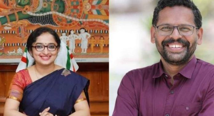 മുഖ്യമന്ത്രി പിണറായി വിജയനെ പുകഴ്ത്തി സംസാരിച്ചു ; പിന്നാലെ ദിവ്യ എസ്.അയ്യർക്കെതിരെ രൂക്ഷ വിമർശനവുമായി സരിന് മുഖ്യമന്ത്രി പിണറായി വിജയനെ പുകഴ്ത്തി സംസാരിച്ചു ; പിന്നാലെ ദിവ്യ എസ്.അയ്യർക്കെതിരെ രൂക്ഷ വിമർശനവുമായി സരിന്
