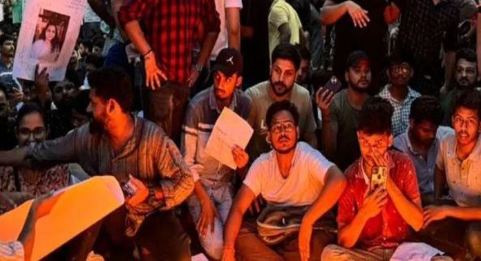 ഐഎഎസ് പരിശീലനകേന്ദ്രത്തിലെ മുങ്ങിമരണം ; ഡൽഹിയിൽ വ്യാപക പ്രതിഷേധം, വിദ്യാർഥികൾ കസ്റ്റഡിയിൽ ഐഎഎസ് പരിശീലനകേന്ദ്രത്തിലെ മുങ്ങിമരണം ; ഡൽഹിയിൽ വ്യാപക പ്രതിഷേധം, വിദ്യാർഥികൾ കസ്റ്റഡിയിൽ