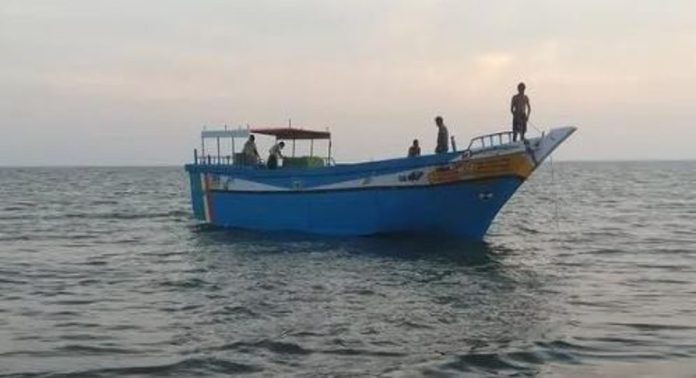 മലപ്പുറത്തുനിന്നും മത്സ്യബന്ധനത്തിനുപോയ സംഘം അപകടത്തിൽപെട്ടതായി റിപ്പോർട്ടുകൾ മലപ്പുറത്തുനിന്നും മത്സ്യബന്ധനത്തിനുപോയ സംഘം അപകടത്തിൽപെട്ടതായി റിപ്പോർട്ടുകൾ