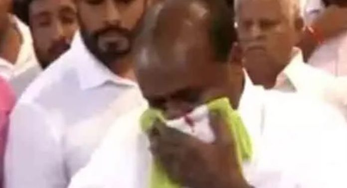 മൂക്കിൽ നിന്ന് രക്തസ്രാവം ; കുമാരസ്വാമിയെ ആശുപത്രിയിൽ പ്രവേശിപ്പിച്ചു മൂക്കിൽ നിന്ന് രക്തസ്രാവം ; കുമാരസ്വാമിയെ ആശുപത്രിയിൽ പ്രവേശിപ്പിച്ചു