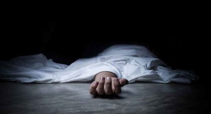 മദ്യപിച്ച് റെയിൽവേ ട്രാക്കിൽ കിടന്നുറങ്ങി ; പിന്നാലെ മൂന്ന് യുവാക്കൾക്ക് ദാരുണാന്ത്യം മദ്യപിച്ച് റെയിൽവേ ട്രാക്കിൽ കിടന്നുറങ്ങി ; പിന്നാലെ മൂന്ന് യുവാക്കൾക്ക് ദാരുണാന്ത്യം