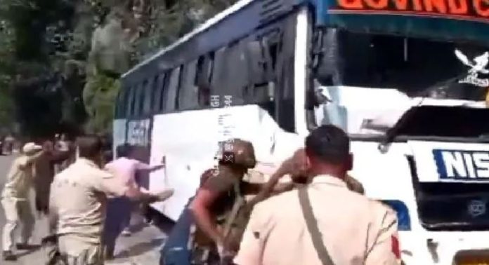 അമർനാഥ് തീർഥാടകർ സഞ്ചരിച്ച ബസിന്റെ ബ്രേക്ക് നഷ്ട്ടപ്പെട്ടു ; വൻ അപകടത്തിൽ നിന്ന് രക്ഷപ്പെട്ടത് തലനാരിഴയ്ക്ക് അമർനാഥ് തീർഥാടകർ സഞ്ചരിച്ച ബസിന്റെ ബ്രേക്ക് നഷ്ട്ടപ്പെട്ടു ; വൻ അപകടത്തിൽ നിന്ന് രക്ഷപ്പെട്ടത് തലനാരിഴയ്ക്ക്