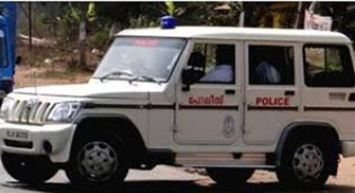 പോക്സോ കേസ് പ്രതിയെ പിടികൂടാൻ പോയ പോലീസ് വാഹനം തലകീഴായി മറിഞ്ഞ് അപകടം ; ഉദ്യോഗസ്ഥർക്ക് പരിക്ക് പോക്സോ കേസ് പ്രതിയെ പിടികൂടാൻ പോയ പോലീസ് വാഹനം തലകീഴായി മറിഞ്ഞ് അപകടം ; ഉദ്യോഗസ്ഥർക്ക് പരിക്ക്
