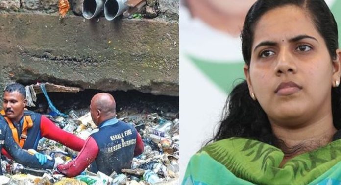 രക്ഷാപ്രവര്ത്തനം വൻ പ്രതിസന്ധിയില് ; റെയില്വേ മാലിന്യങ്ങൾ നീക്കിയിട്ട് വര്ഷങ്ങളായെന്ന് മേയര് രക്ഷാപ്രവര്ത്തനം വൻ പ്രതിസന്ധിയില് ; റെയില്വേ മാലിന്യങ്ങൾ നീക്കിയിട്ട് വര്ഷങ്ങളായെന്ന് മേയര്