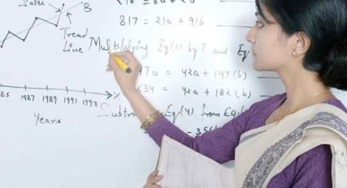 അധിക അധ്യാപക സ്ഥലംമാറ്റം വൈകുന്നു ; സാമ്പത്തിക ബാധ്യത അതിരൂക്ഷമാകുന്നു അധിക അധ്യാപക സ്ഥലംമാറ്റം വൈകുന്നു ; സാമ്പത്തിക ബാധ്യത അതിരൂക്ഷമാകുന്നു