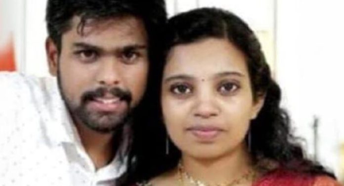 ഭാര്യ ആത്മഹത്യ ചെയ്തു ; പിന്നാലെ മനംനൊന്ത് ഭർത്താവ് തൂങ്ങിമരിച്ചു ഭാര്യ ആത്മഹത്യ ചെയ്തു ; പിന്നാലെ മനംനൊന്ത് ഭർത്താവ് തൂങ്ങിമരിച്ചു