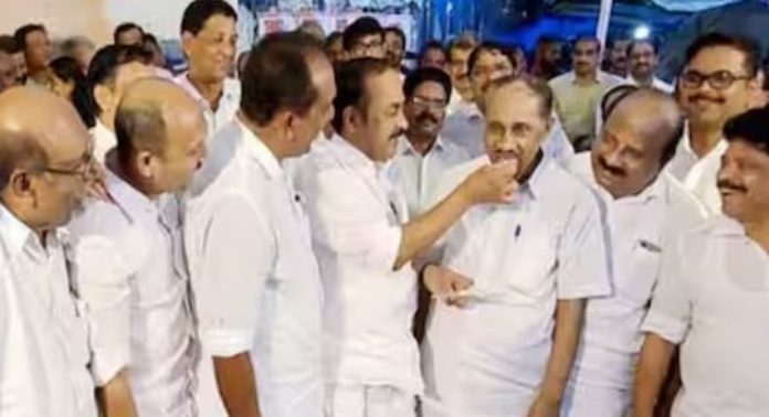 ഇത് ഞങ്ങളുടെ വിജയം ; മുൻ തുറമുഖ മന്ത്രിക്ക് കേക്ക് നൽകി വി ഡി സതീശൻ, വിഴിഞ്ഞം തുറമുഖം ആഘോഷമാക്കി കോൺഗ്രസ് ഇത് ഞങ്ങളുടെ വിജയം ; മുൻ തുറമുഖ മന്ത്രിക്ക് കേക്ക് നൽകി വി ഡി സതീശൻ, വിഴിഞ്ഞം തുറമുഖം ആഘോഷമാക്കി കോൺഗ്രസ്