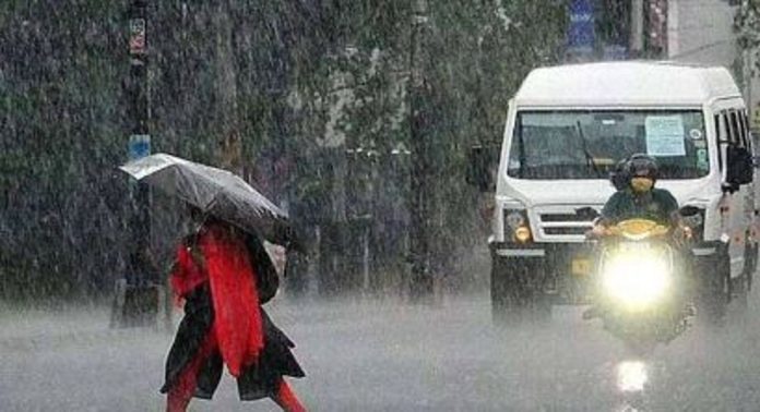 സംസ്ഥാനത്ത് മഴ ശക്തമാകും ; വിവിധ ജില്ലകളില് റെഡ്, ഓറഞ്ച് അലര്ട്ട്, ജാഗ്രത നിർദ്ദേശം നൽകി അധികൃതർ സംസ്ഥാനത്ത് മഴ ശക്തമാകും ; വിവിധ ജില്ലകളില് റെഡ്, ഓറഞ്ച് അലര്ട്ട്, ജാഗ്രത നിർദ്ദേശം നൽകി അധികൃതർ
